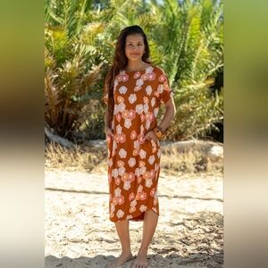 Ava Sky Fighting Eel Dress Momo Midi in Caramel Ilima, Size Small (NWT)